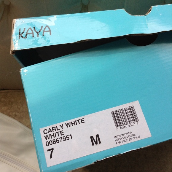 GO GO BOOTS, CARLY WHITE FAUX LEATHER BOOTS 7 M - Picture 2 of 8